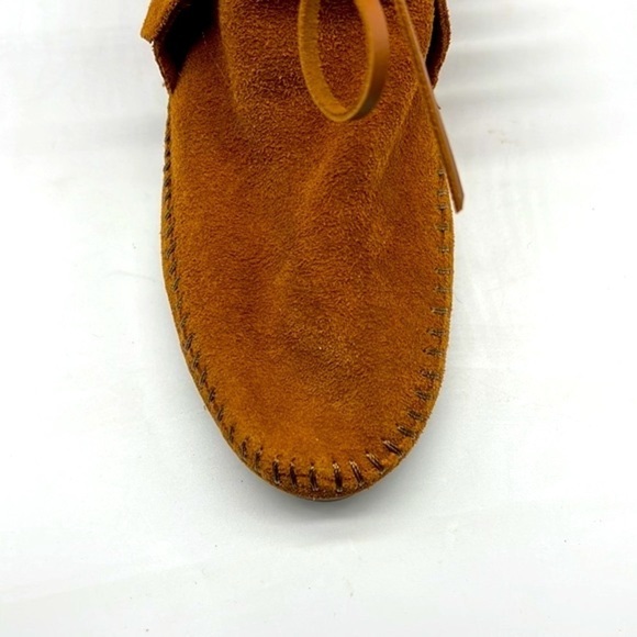 Minnetonka - Brown Suede Fringe Ankle Boot Moccasins With Suede Tie Size 6.5 - Picture 4 of 15